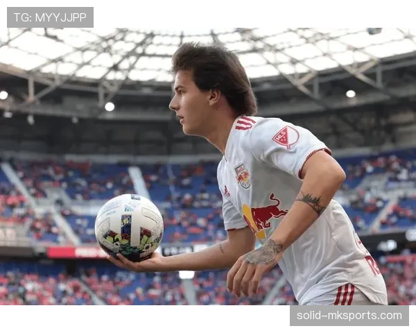 莱比锡逼抢体系引领战术潮流,球队表现稳健备受关注 莱比锡逼抢体系引领战术潮流,球队表现稳健备受关注